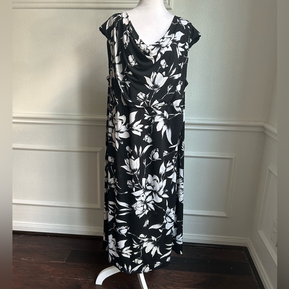 Connected Apparel Black and White Floral Dress, Size 24W - Picture 1 of 7